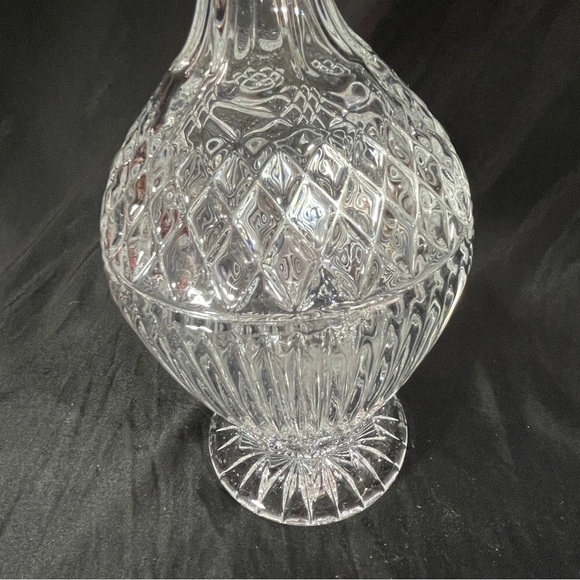 Fifth Avenue Crystal Decanter - Picture 2 of 14